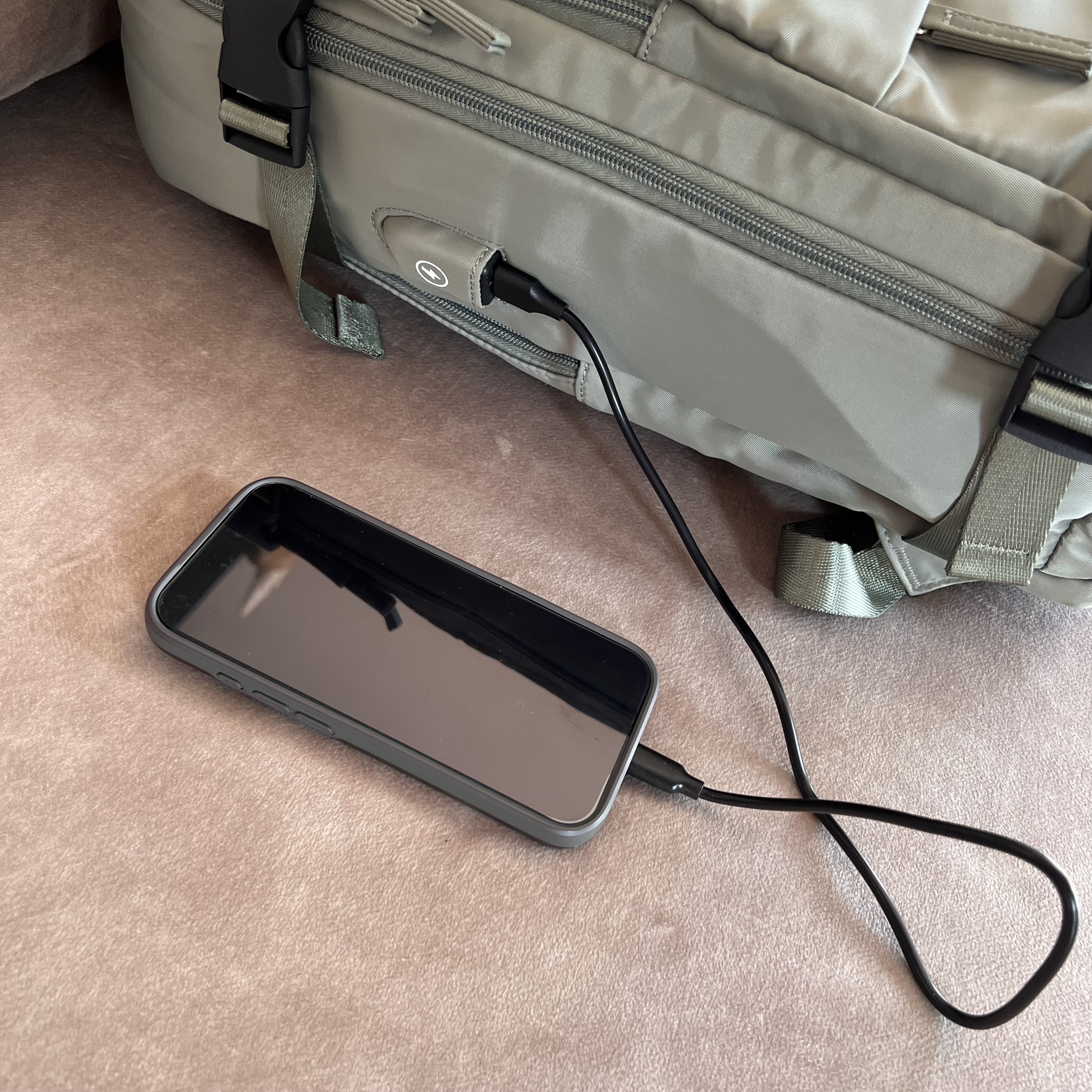 powerbank na pokładzie samolotu